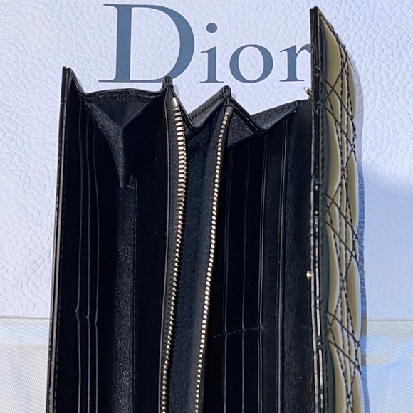 SOLD Christian Dior - Patent Lady Dior with chain auth - Picture 2 of 10